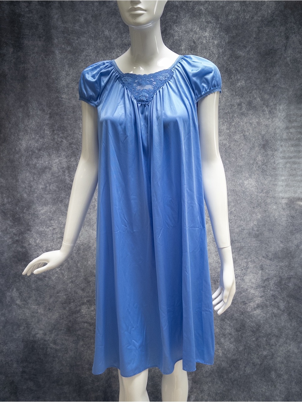 Vintage Lorraine coquette blue nightgown blue, Size M